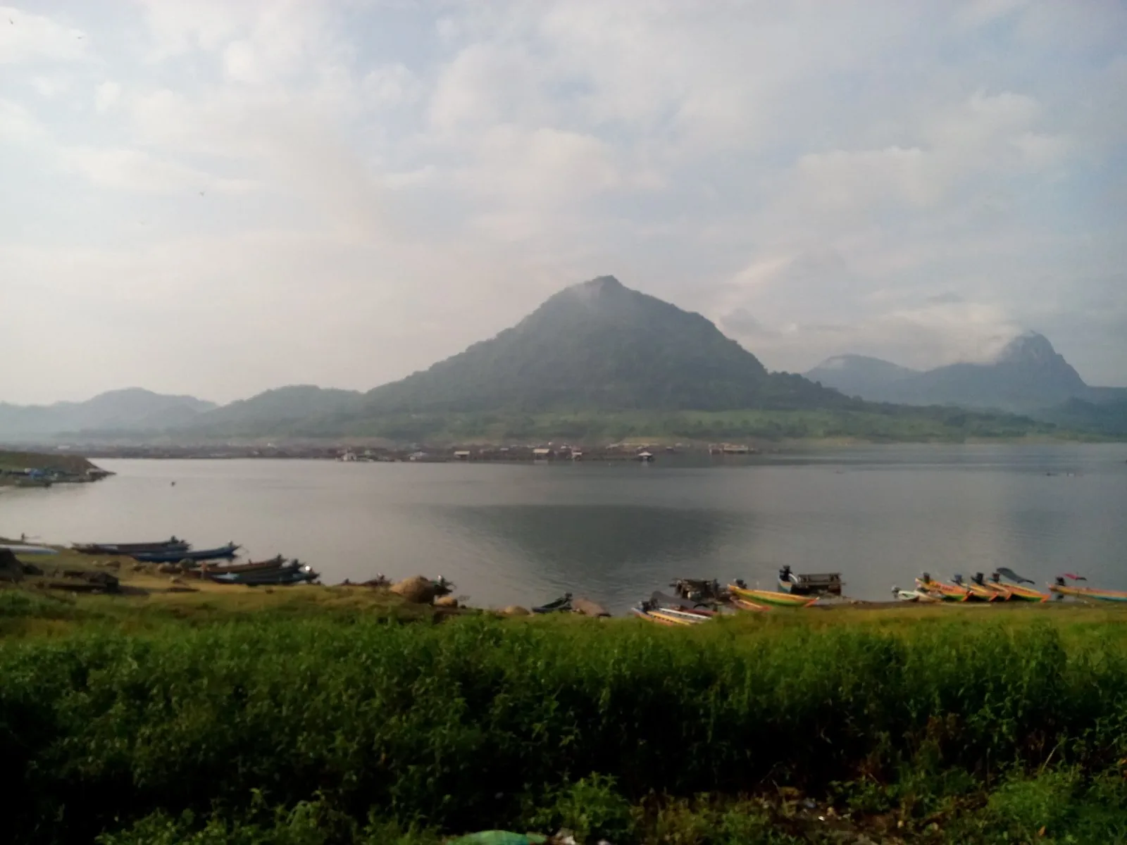 Data Center AI Jatiluhur Disetop Gubernur Jabar, Belum Kantongi Amdal dan PBG