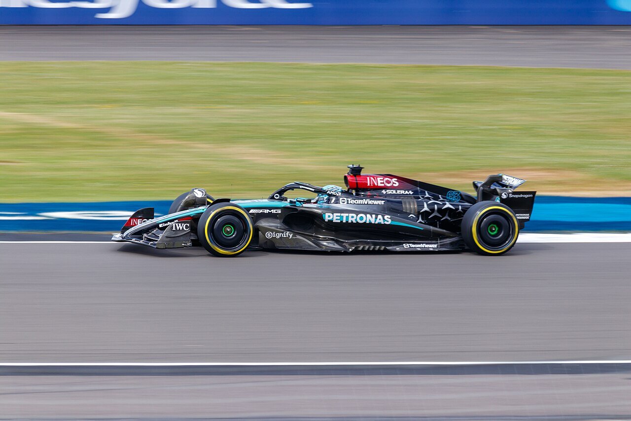 Hasil F1 GP Azerbaijan: Russell Tahan Verstappen dengan Selisih 0,196 Detik
