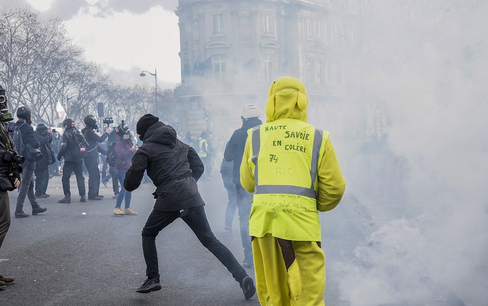 Kerusuhan Prancis: Polisi Larang Demo di Paris 22 Oktober