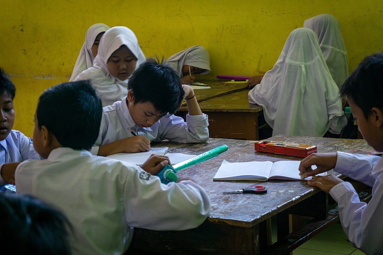 Pendidikan Gratis SD-Kuliah Butuh Rp302 Triliun, Banggar Targetkan Mulai 2028