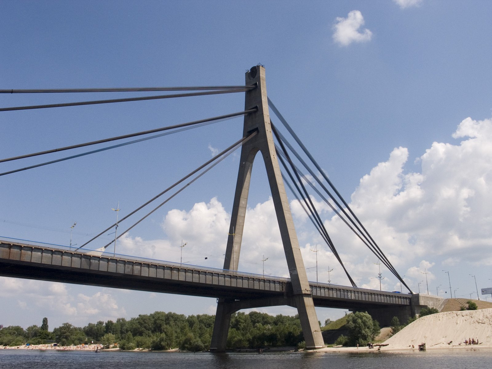 Rusia Hantam Jembatan Kedua di Kyiv, Serukan Diplomat Asing Pergi