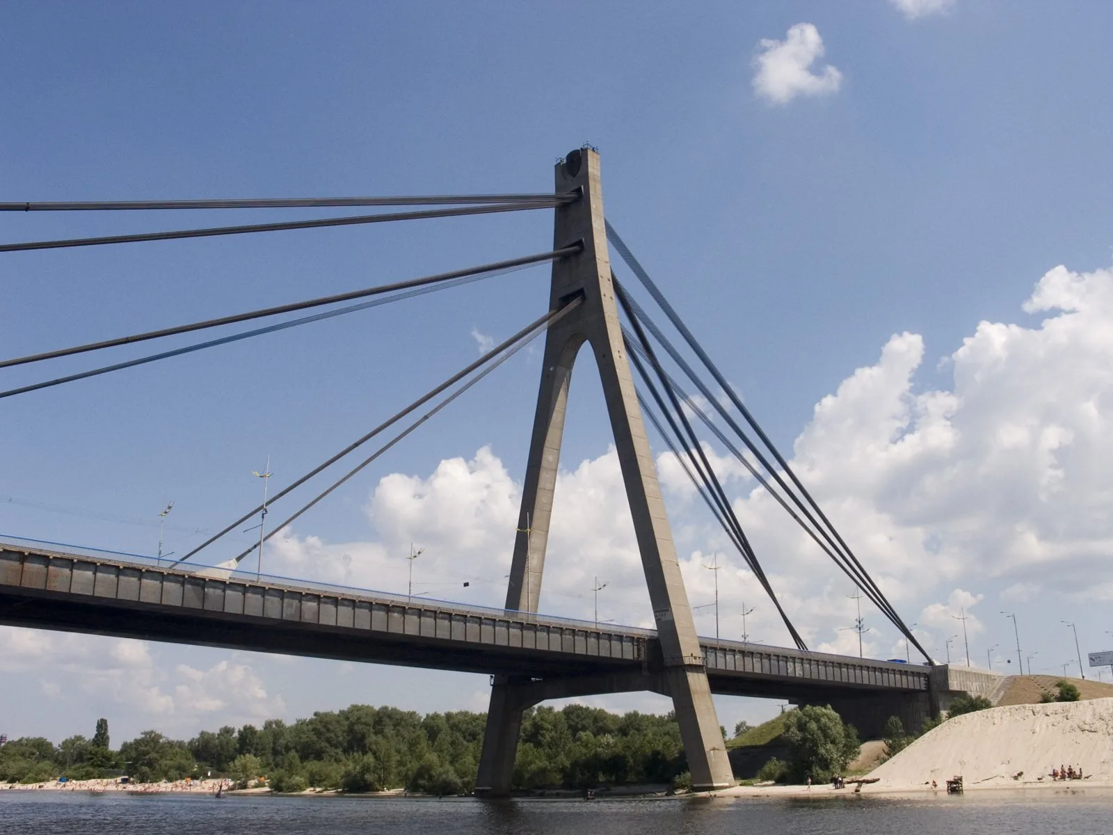 Rusia Hantam Jembatan Kedua di Kyiv, Serukan Diplomat Asing Pergi