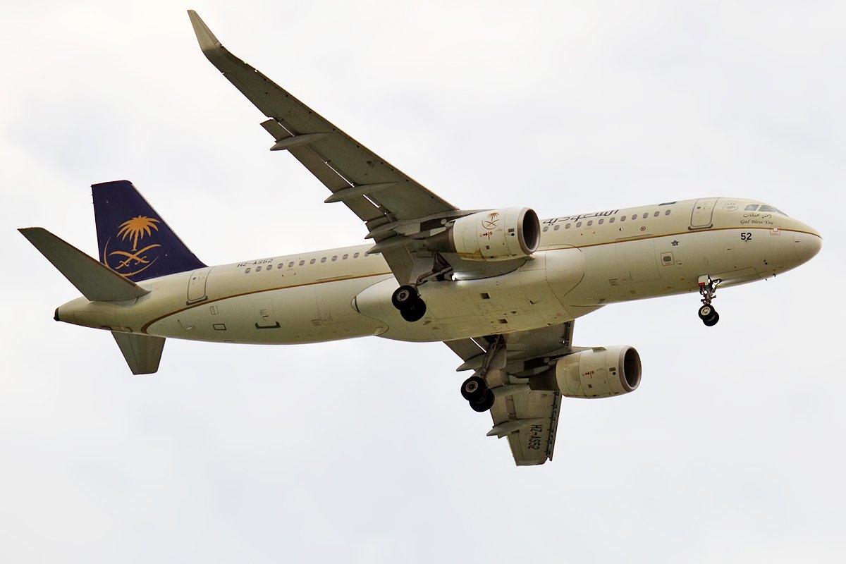 Serangan Houthi ke Bandara Riyadh: 3 Tewas, Pesawat Saudia A320 Hancur